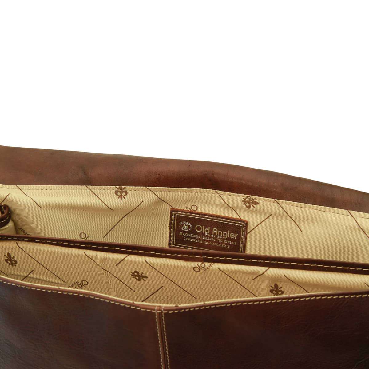 Oiled Calfskin Leather Messenger Bag - Chestnut