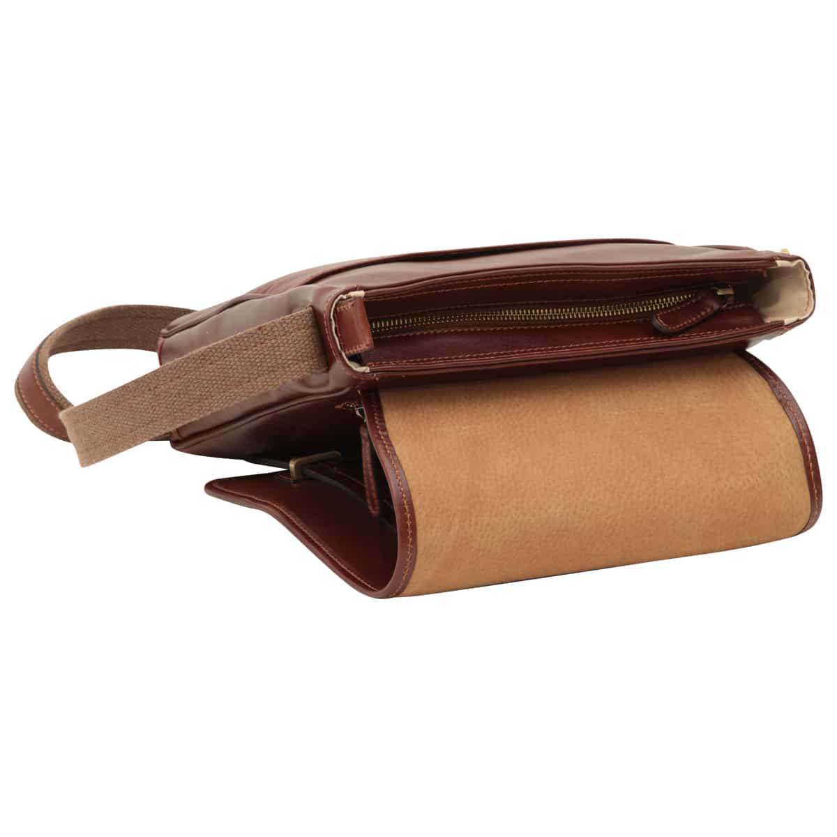 Medium leather bag with double magnetic closure - Brown
