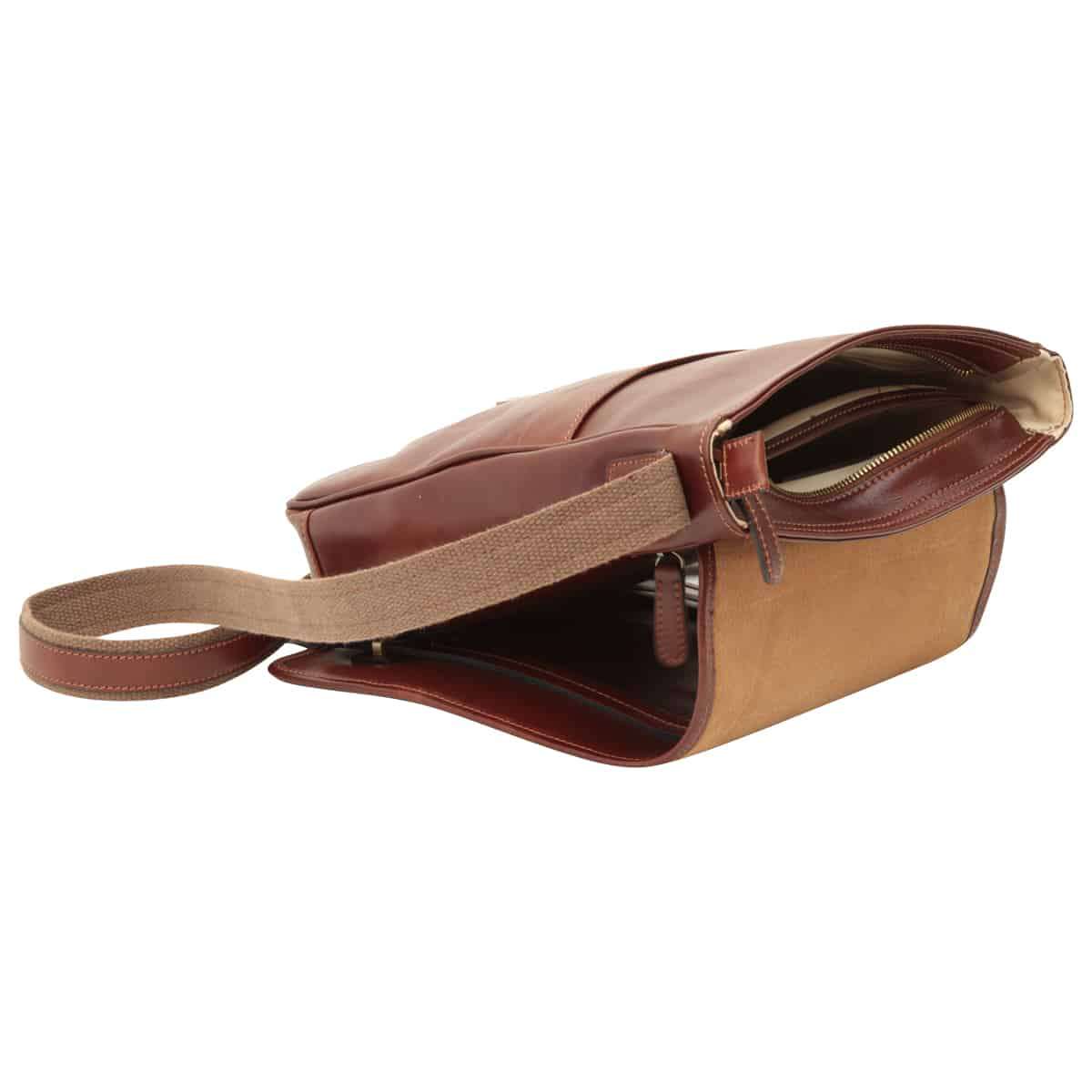 Medium leather bag with double magnetic closure - Brown