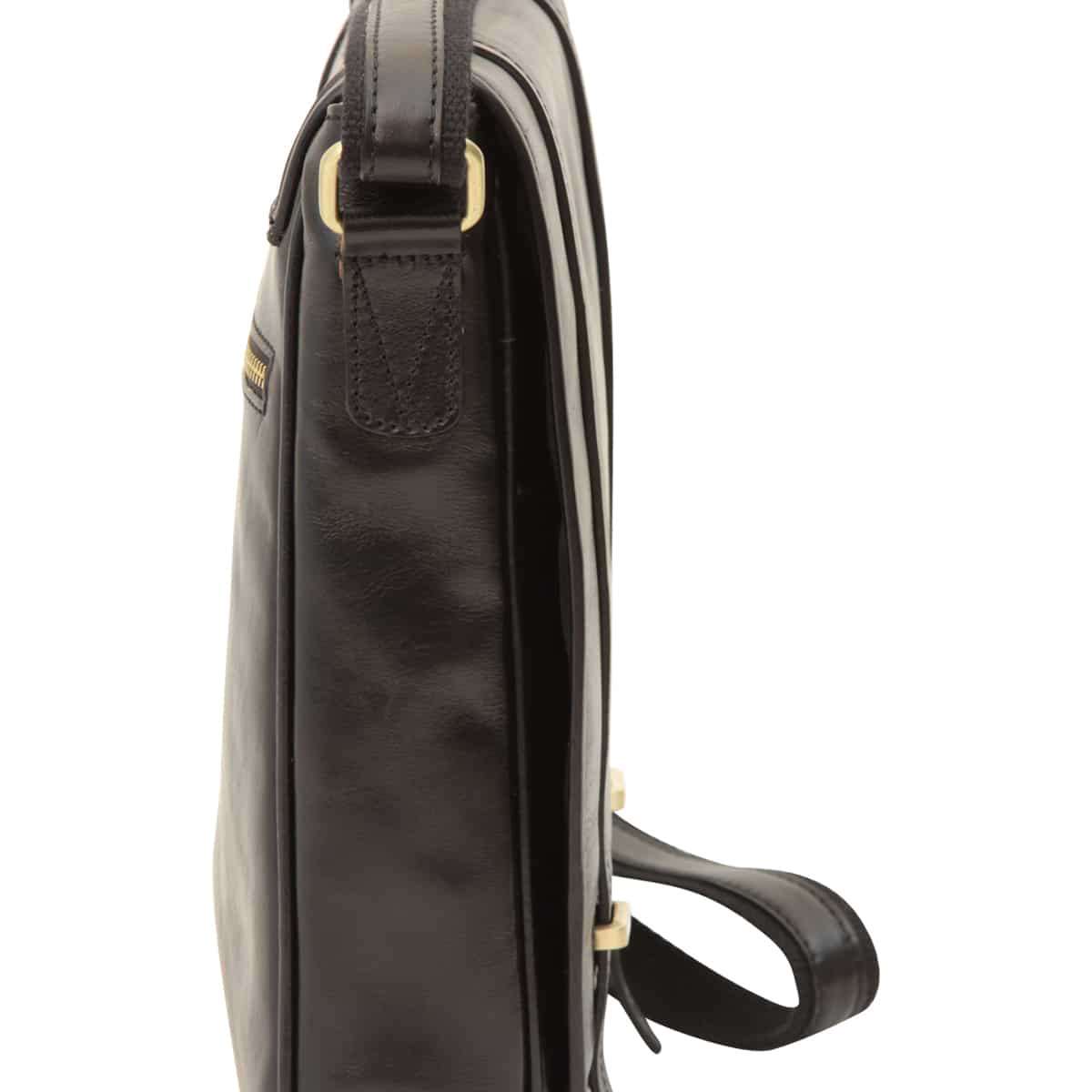 Medium leather bag with double magnetic closure - Black