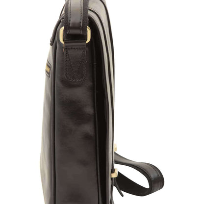 Medium leather bag with double magnetic closure - Black