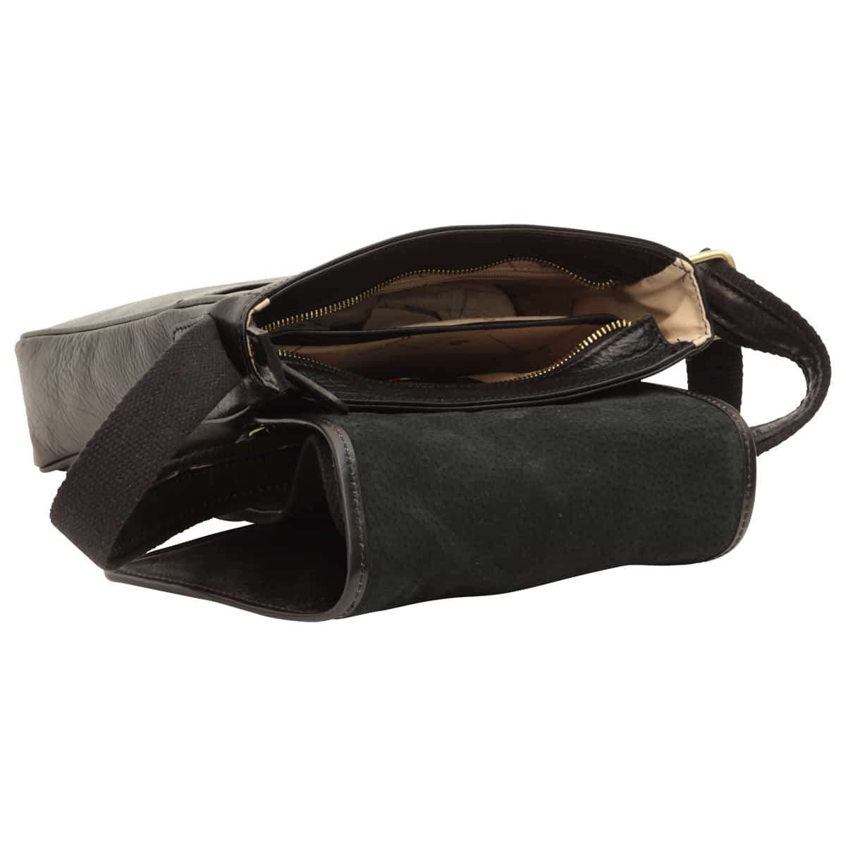 Small leather bag with magnetic closure - Black