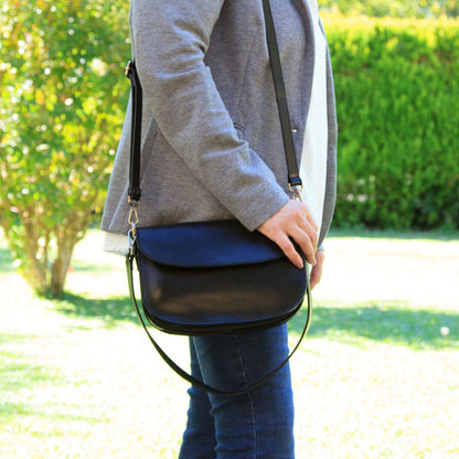 Two-sided shoulder bag in full-grain calfskin –Black