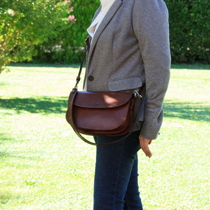 Two-sided shoulder bag in full-grain calfskin –Brown